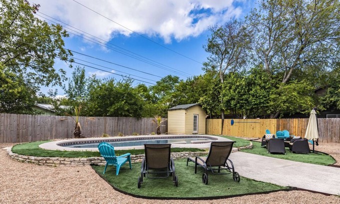 Highland House | Downtown⛪ Pool 🚣♀️Spa🍖 BBQ 👩👩👧👧4BR 🐱👓Arcade 🏓Pingpong