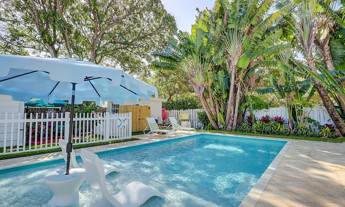 Delray Beach Cottage | Downtown Tropical Oasis- heated Pool/Private fenced yard/New Spa Inspired Bath