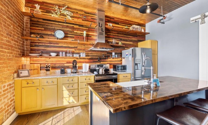 Perryville Apartment | Downtown Urban Loft above Restaurants #5