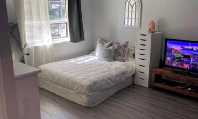 Parkdale Apartment | Downtown West - Apartment