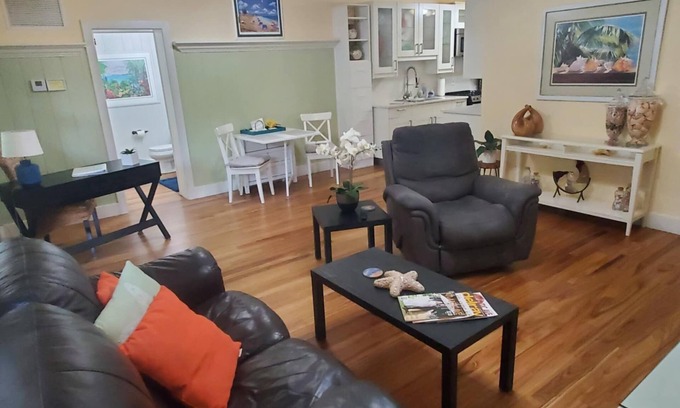 Delray Beach Cottage | Downtown Whimsical Zen Paradise: Pool, Tiki Bar, 2 blks N of Atlantic Ave Delray