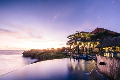Mushroom Bay Resort | Dream Beach Huts