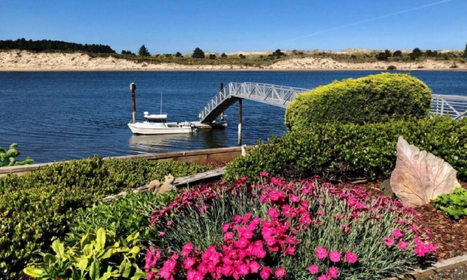Florence House | Dream Home in a bit of paradise with private dock.