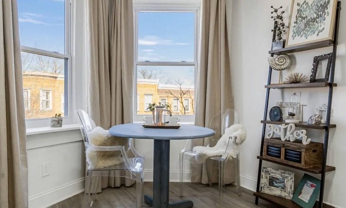 Downtown Baltimore Apartment | Dream Loft! Cali King Beds/Parking/Wine/Patio!