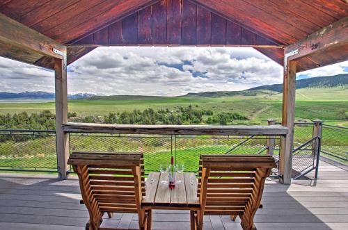 Shining Mountains Apartment | Dreamswest Ennis Studio with Deck and Stunning Views