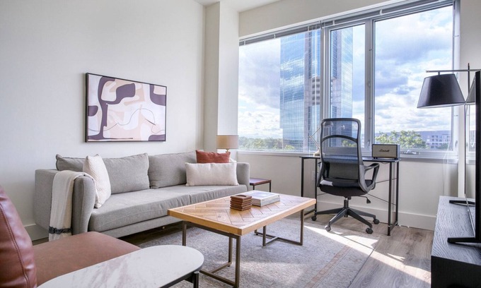 Alexandria West Apartment | Dreamy Alexandria West 1BR w/Gym & W/D, nr Metro, by Blueground