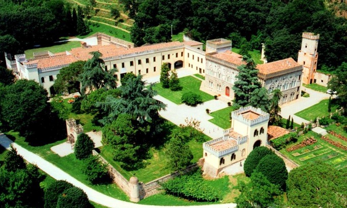 Monselice House | Dreamy Castle near Padua and Venice with Royal Ambience