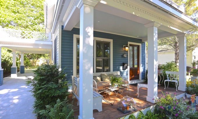 Charlevoix House | Dreamy Cottage, Perfect Location to Lakes and Town! Cutest Cottage in Charlevoix