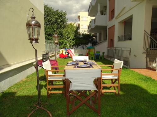 Glyfada Apartment | Dreamy studio with private garden