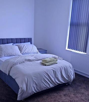 Leeds Apartment | Dress To Impress 3