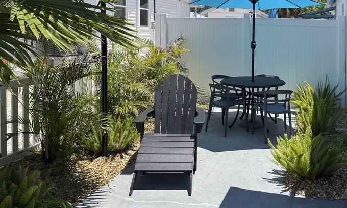 Treasure Island Condo | “Drift” 1BR w/Private Patio, King Bed, Steps to Beach, Walk to John’s Pass, Full Kitchen