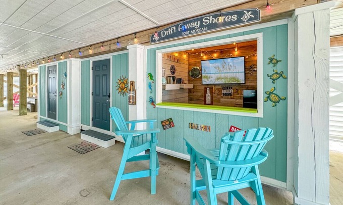Fort Morgan House | Drift Away Shores · 400ft to the beach!*Week Discount*Tiki Bar*2 Pools