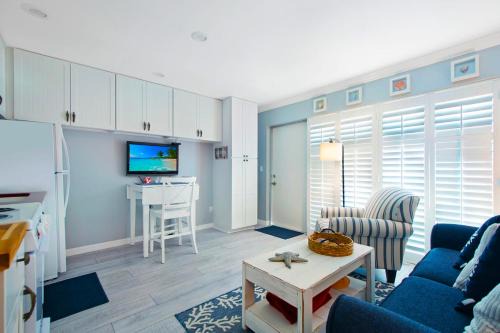 Isles of Capri Apartment | Driftwood Landing 8