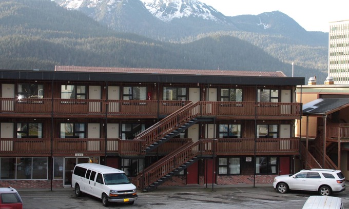 Downtown Juneau Cabin | Driftwood Lodge