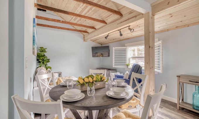 Rockaway Beach House | Driftwood - Meredith Lodging