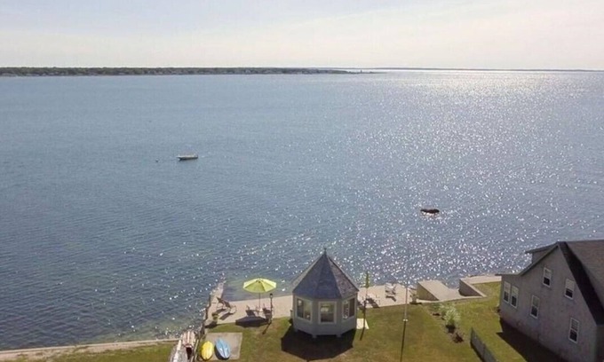Fairhaven House | Drop Anchor on the Waterfront