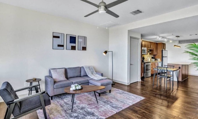 Downtown Dallas Apartment | DT Lux 1 Bed | 976sqft | 26th Floor | Gym | Pool