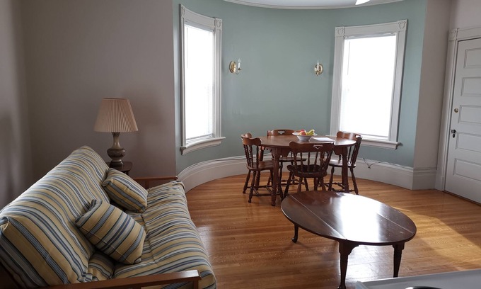 Worcester Apartment | DTWN 1 BDR Apt, free parking, walk to WPI, Palladium, MCPHS