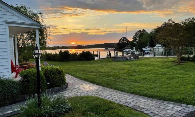 Bozman Cottage | Duck Cove Waterfront Cottage