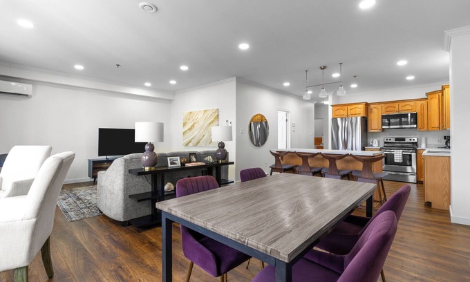 Downtown St. John's Apartment | Duckworth | King & Queen | Sub Penthouse | Signal Hill & Harbour Vw