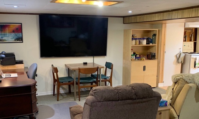 Dundas Apartment | Dundas Guest Suite for rent