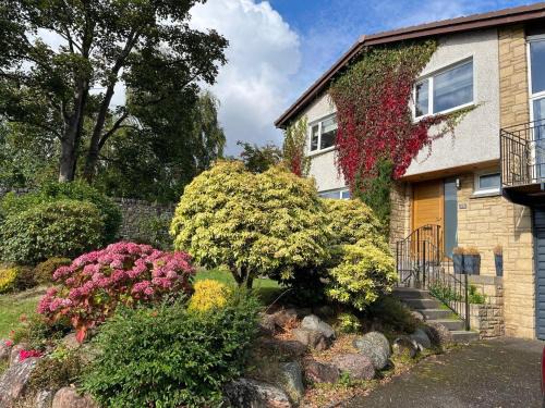 Broughty Ferry House | Dundee Seaside Dream House - Sleeps 8 & Parking