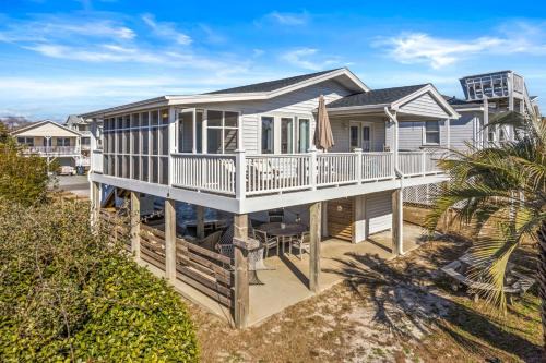 Holden Beach House | Dunebug Cottage 319 Sandpiper Lane home