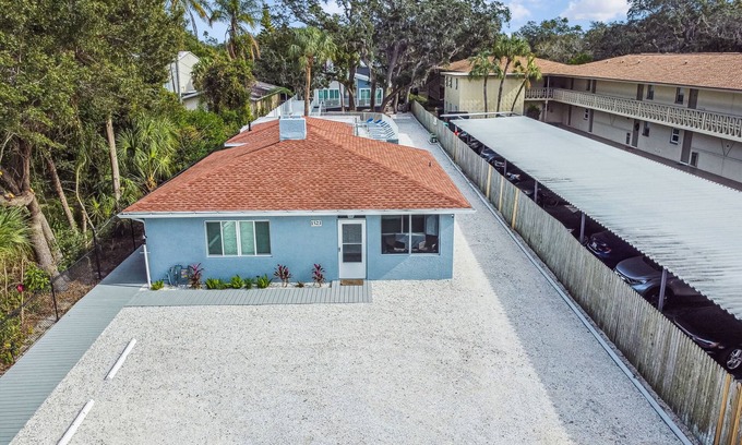 Dunedin House | Dunedin Bungalow on Pinellas Trail w/Heated Pool