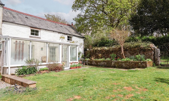 Clearbrook Cottage | DUNRIDGE COTTAGE, pet friendly, with open fire in Horrabridge
