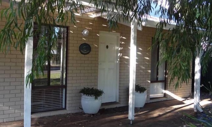 Dunsborough House | Dunsborough - "Peppermints" 181 Naturaliste Terrace