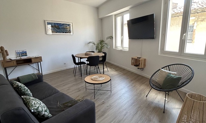 Cassis Apartment | Duplex apartment in the heart of Cassis village