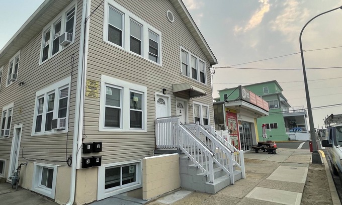Seaside Heights Apartment | Dupont Beach House A