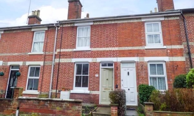 Colchester Cottage | DUTCH COTTAGE, pet friendly, with a garden in Colchester