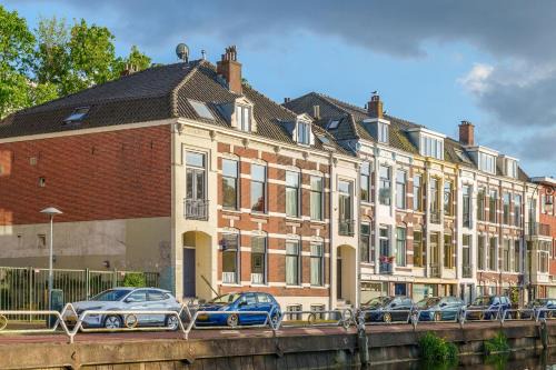 Zuidwest Apartment | Dutch style canal house