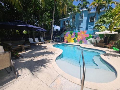 Downtown Apartment | Duval Street Suite w kitchen and shared heated pool