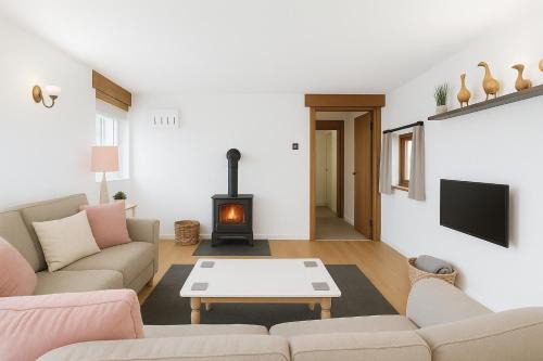 Holsworthy House | Dux Farm Retreat - 2 bed dog friendly cottage, near Bude