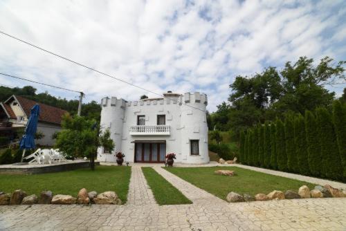 Vrnjacka Banja Hotel | Dvorac Castelo 2025