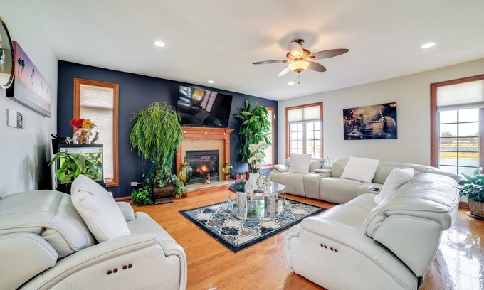 Dyer Apartment | Dyer Family Escape - 20 Mi to Lake Michigan!