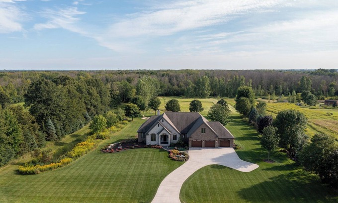 Appleton House | EAA AirVenture 2026! BUSINESS trips.room to land a HELICOPTER!