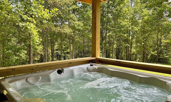 Flat Rock Cabin | Eagle's Nest Jacuzzi Pet Friendly Mtn Views