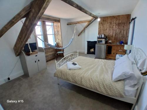 Rhyd-y-clafdy House | Eagles Nest Sea view with ensuite 3rd floor