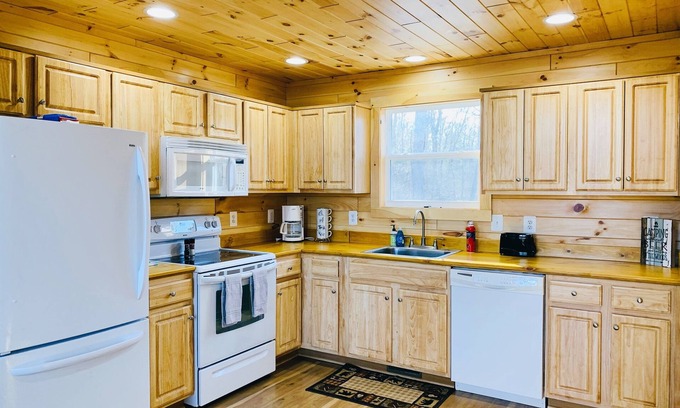 Luray Cabin | Eaglet Cabin near the Shenandoah River