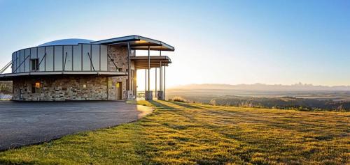 Ashton House | East Cabin- Yellowstone Family Retreat- Sled Hill