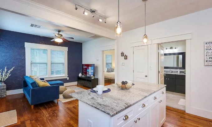 South Central Houston Apartment | East Downtown Private Restored Historic Apartment