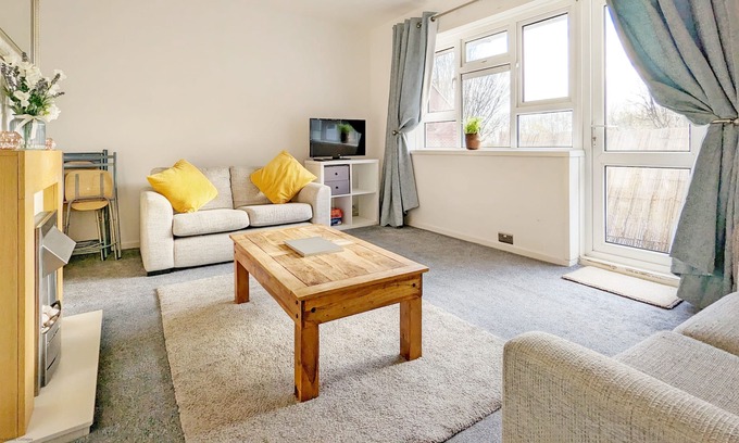 Portsmouth Cottage | Eastern Road, Portsmouth - a flat that sleeps 4 guests in 2 bedrooms