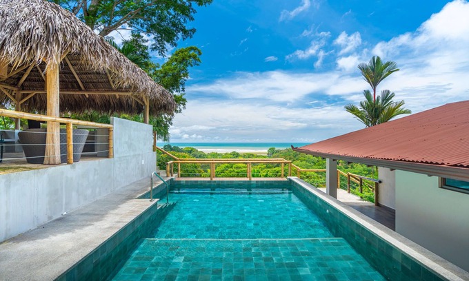 Ciudad Cortes House | Easy access with unparalleled views in Ojochal. Minutes to restaurants and beaches