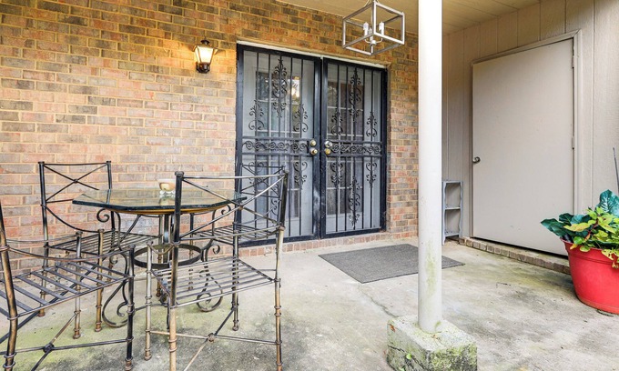 Decatur Apartment | Easy ATL Access: Suburban Home Base w/Patio