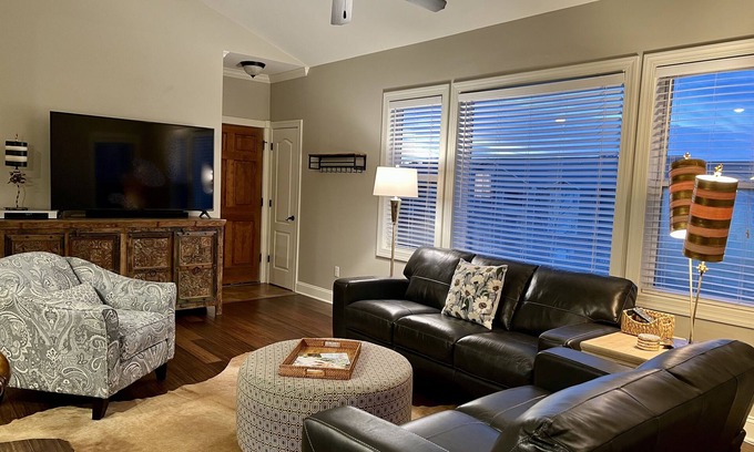 Oxford Condo | Easy Walk to Swayze; 3Bed 2Bath; Noon Check-in/3:00 Check-out; Pickleball Courts