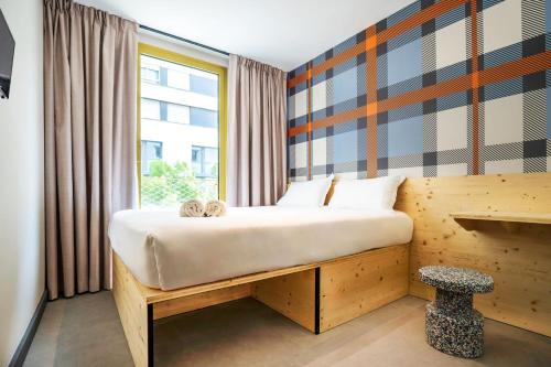 La Villette Hotel | easyHotel Marseille Euromed