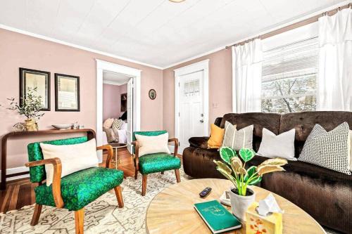 Royal Oak Apartment | Eclectic Bungalow in the Heart of Royal Oak